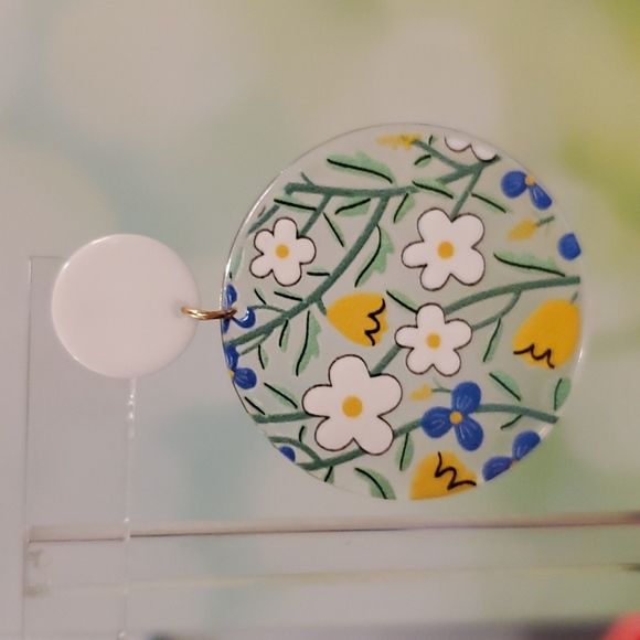 Floral daisy and tulip acrylic pierced 6 colors to choose from Spring Summer - Picture 12 of 13